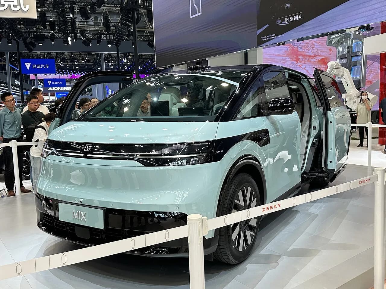 The minivan with no B-pillar