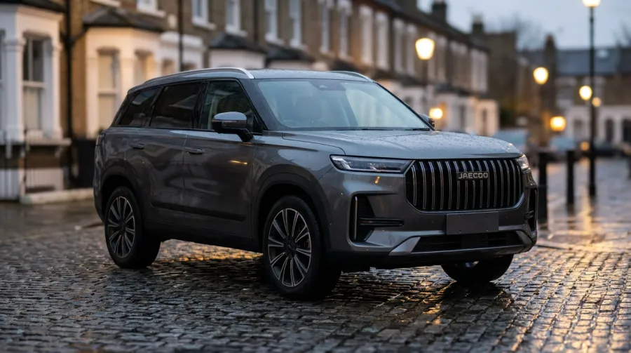 Jaecoo 7 compact SUV on a London street