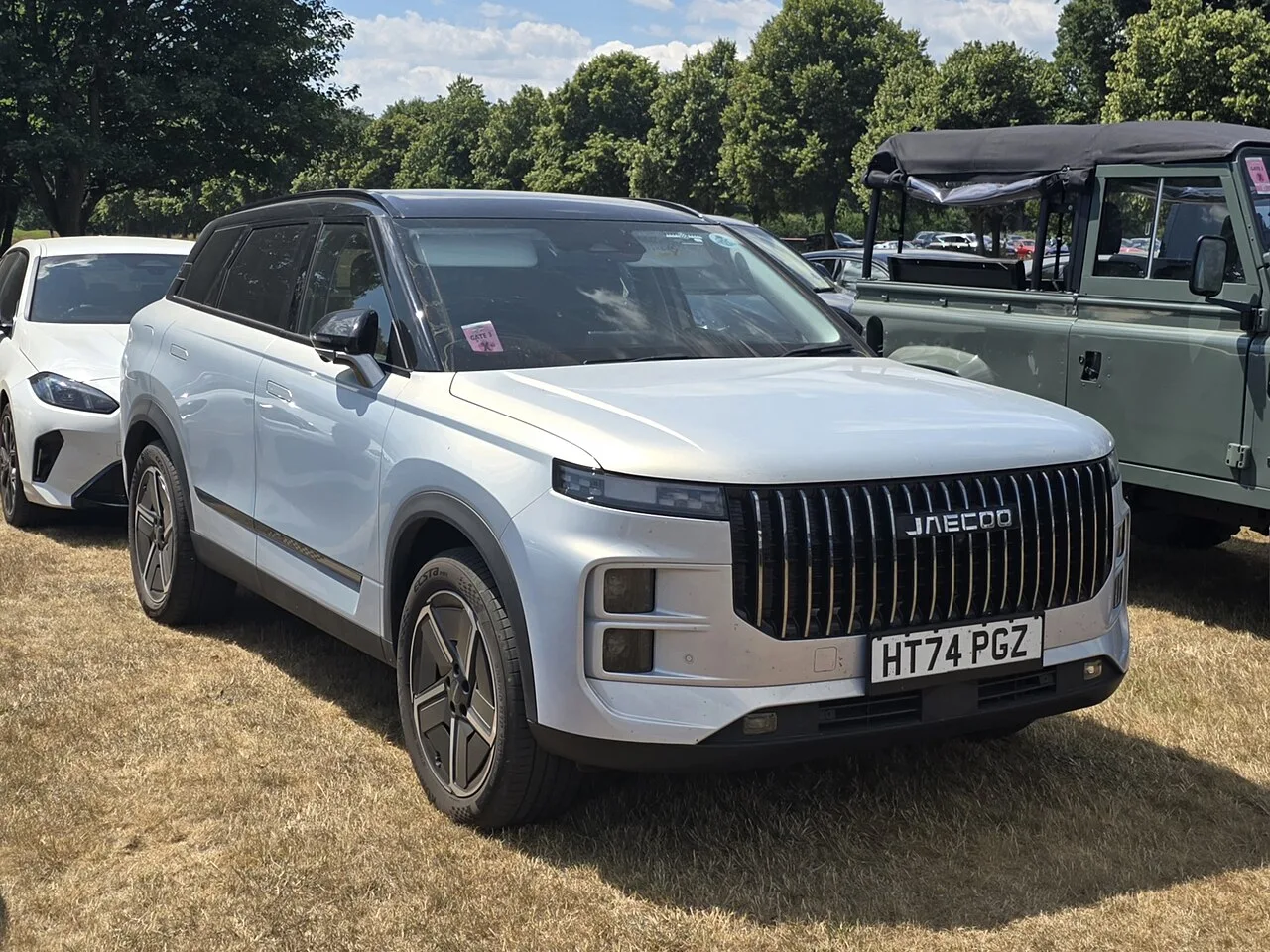A silver Jaecoo 7 SUV with UK number plates parked on grass