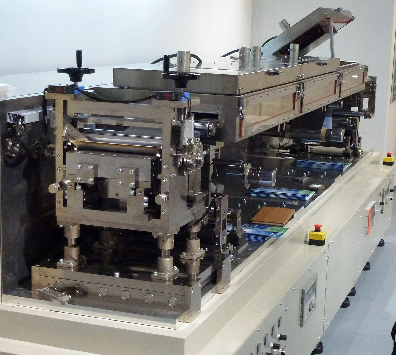 A steel coating machine for battery electrodes with rollers and adjustment wheels